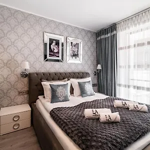Apartment Like, Kolberg